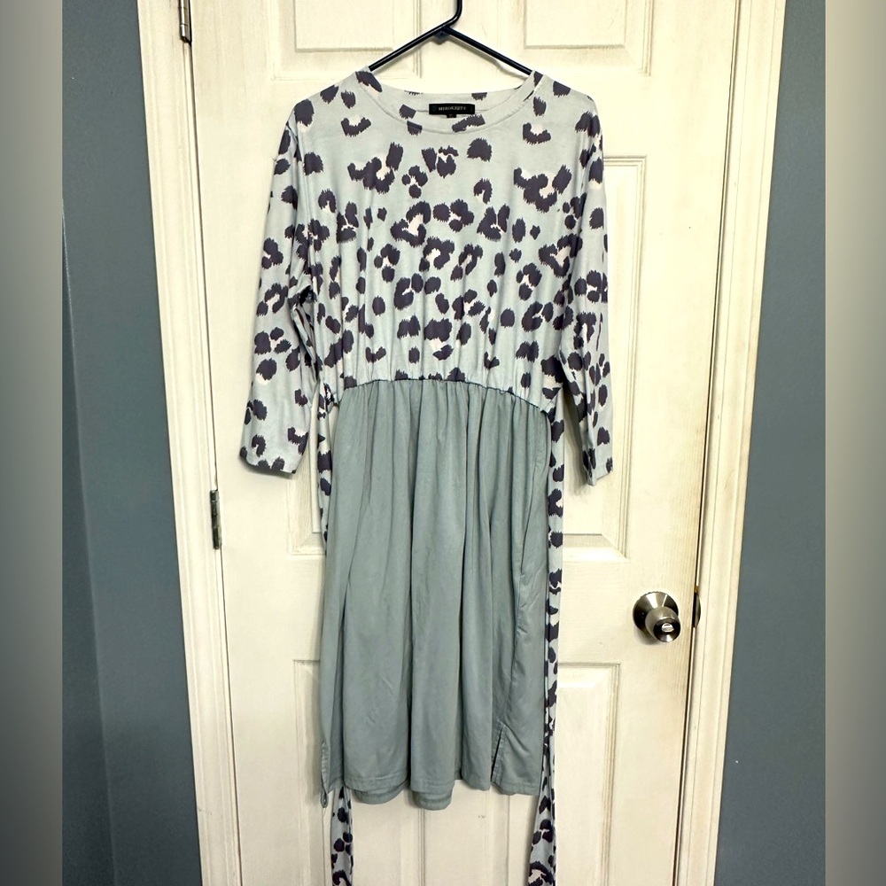 Woman’s Casual Leopard Print Grey Long-sleeve Midi Dress with tie back